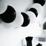 بالونات مناسبة أبيض & أسود كيس 10 بالون