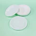 صحون بيضاء بلاستيك للمناسبات والجمعات العائلية 50 صحن