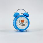 ساعة منبه فياق كلاسيكي حديد مع اضاءة بطارية واحدة