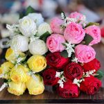 مجموعة ورد جوري صناعي طبق الاصل على الطبيعي ، 6 وردات مع اغصان ورق 8 غصن