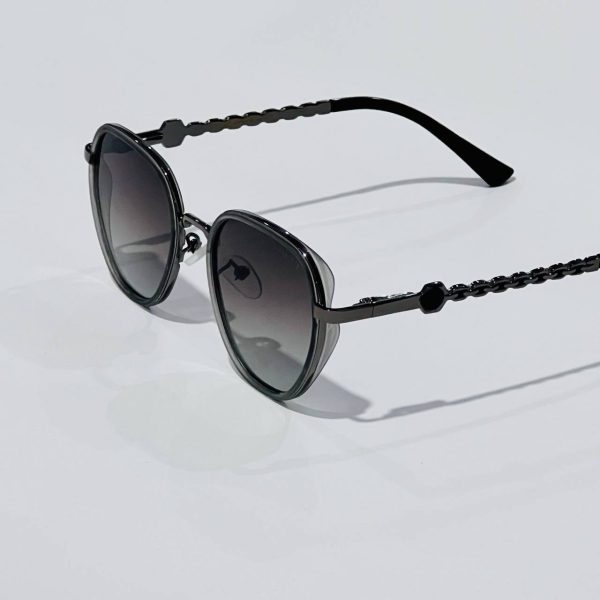 نظارة شمسية نسائية مع حافظة حماية