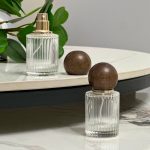 عبوة عطر فاخره فارغة 30 مل - رأس خشبي غامق ، مناسبة لاصحاب المشاريع و التوزيعات
