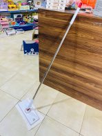 ⁦ممسحة تلميع الأرضيات العملية - فك وتركيب فوطة المسح بكل سهولة⁩ - الصورة ⁦7⁩