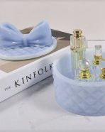 ⁦علبة دائرية بنقش مربعات حجم كبير مع قالب فيونكة 🎀 WFHM77⁩ - الصورة ⁦2⁩