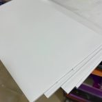 ⁦لوح فوم فلين 5 قطع متعدد الاستعمالات - سهل القص وخفيف الوزن وجهين لون وأبيض مقاس A3⁩ - الصورة ⁦3⁩