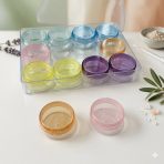 مجموعة 12 علبة كرستال ملونة 10 جرام مع حافظة فاخرة بغطاء لتقسيمات مواد العناية