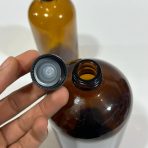 ⁦قوراير زجاجية فاخرة معتمة باللون العسلي مع غطاء محكم - لتعتيق العطور وخلطها عبوة 500 مل & 1 لتر⁩ - الصورة ⁦2⁩