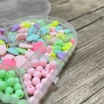 ⁦طقم لعبة خرز صنع اكسوارات و أساور بناتية مع سلك MOAF03⁩ - الصورة ⁦2⁩
