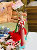 ⁦ميدالية تعليقات ترند 2027 للحقائب والمفاتيح⁩ - الصورة ⁦3⁩