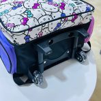 ⁦حقيبة جر ديزني هيلو كيتي من Smiggle مناسبة من الصف الثاني إلى الخامس⁩ - الصورة ⁦3⁩