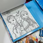 ⁦طقم تلبيس وتلوين ايلسا مع ملصقات⁩ - الصورة ⁦3⁩